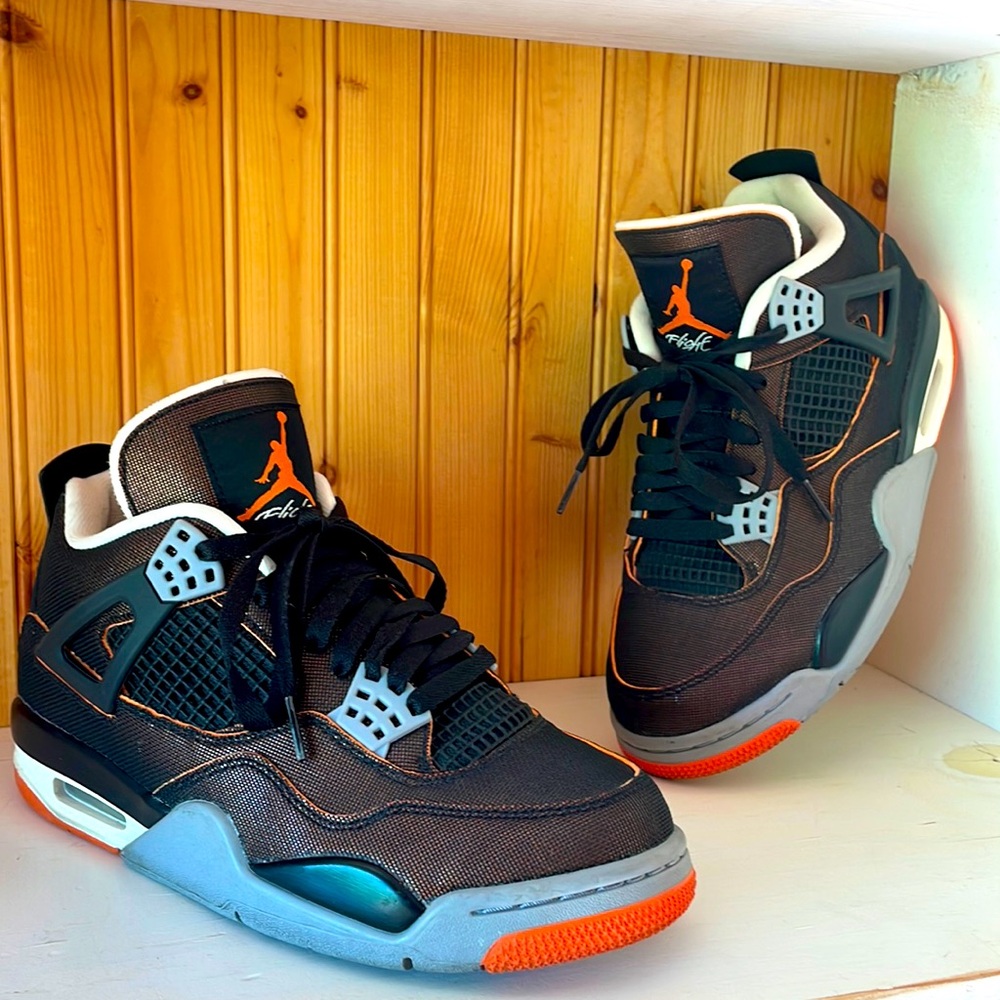 🔥DEAL🔥 Air Jordan Sneakers in Black and Orange